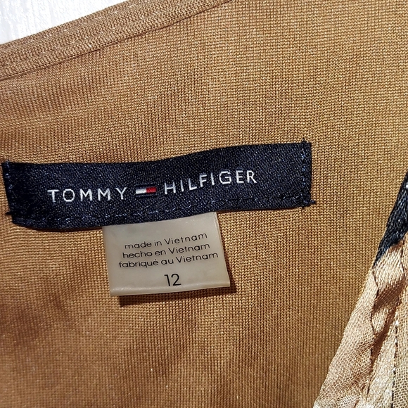Tommy Hilfiger Women's Beige Metallic Floral Pleated V-Neck Dress - Picture 4 of 5